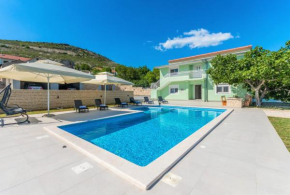Poolincluded - Holiday Home Maslina